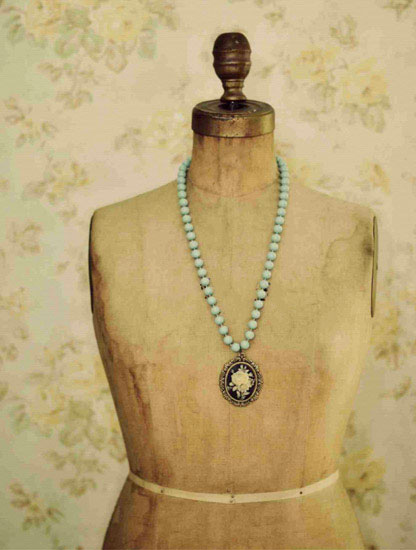 Jahrriesnge Portrait of necklace lpf10481 